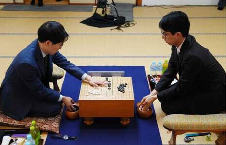 一力遼棋聖の「分断」に井山裕太王座は一歩も退かない大激戦…１日目終了