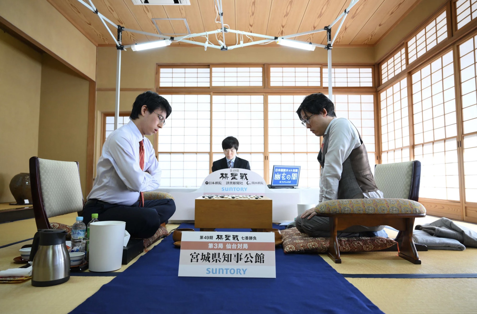 井山が勝利、シリーズを２勝１敗に