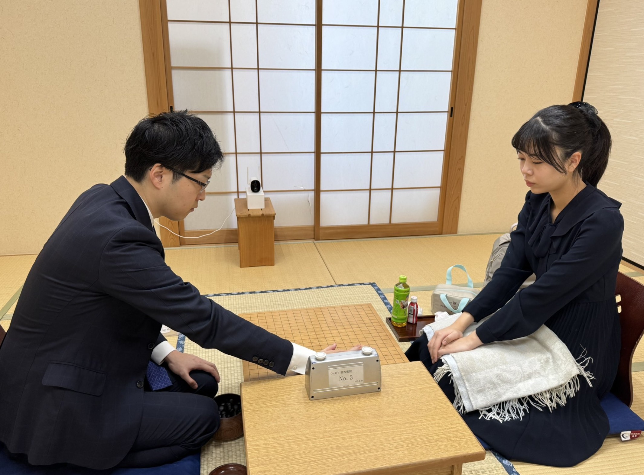 「第80期本因坊戦準々決勝」(黒)村川大介九段 対 上野愛咲美六段(白)