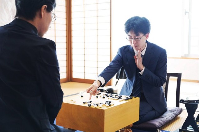 大長考を経て芝野十段が勝利、１勝２敗に