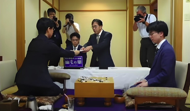 一力名人が106手目を封じ、1日目終了