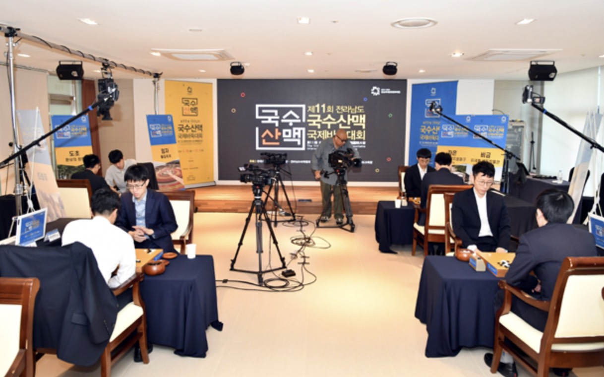 4強に韓国2人、中国2人

