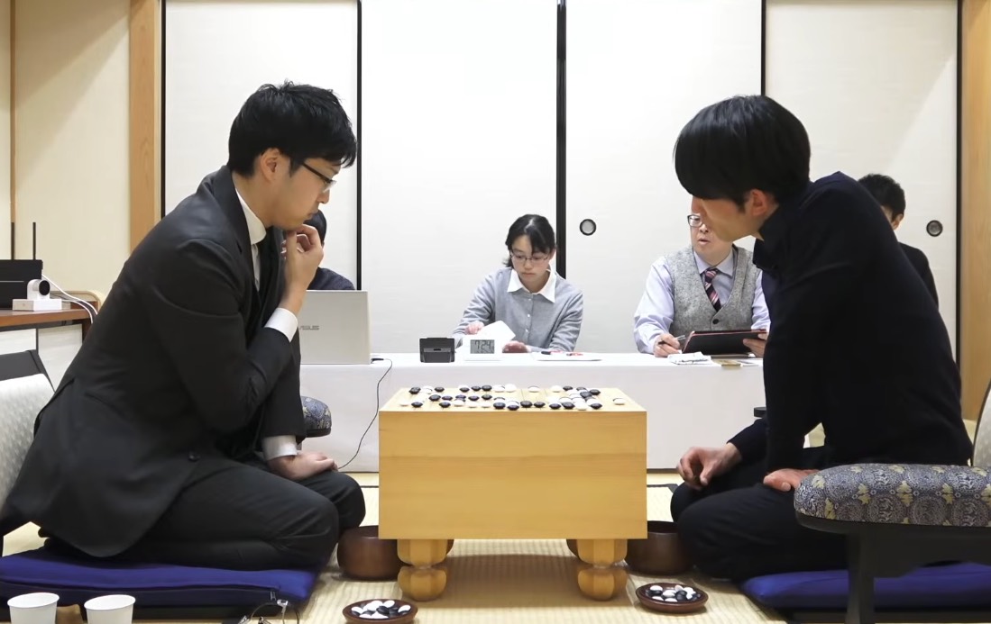 本木克弥九段が快勝し星を五分に、村川大介九段は連敗スタート