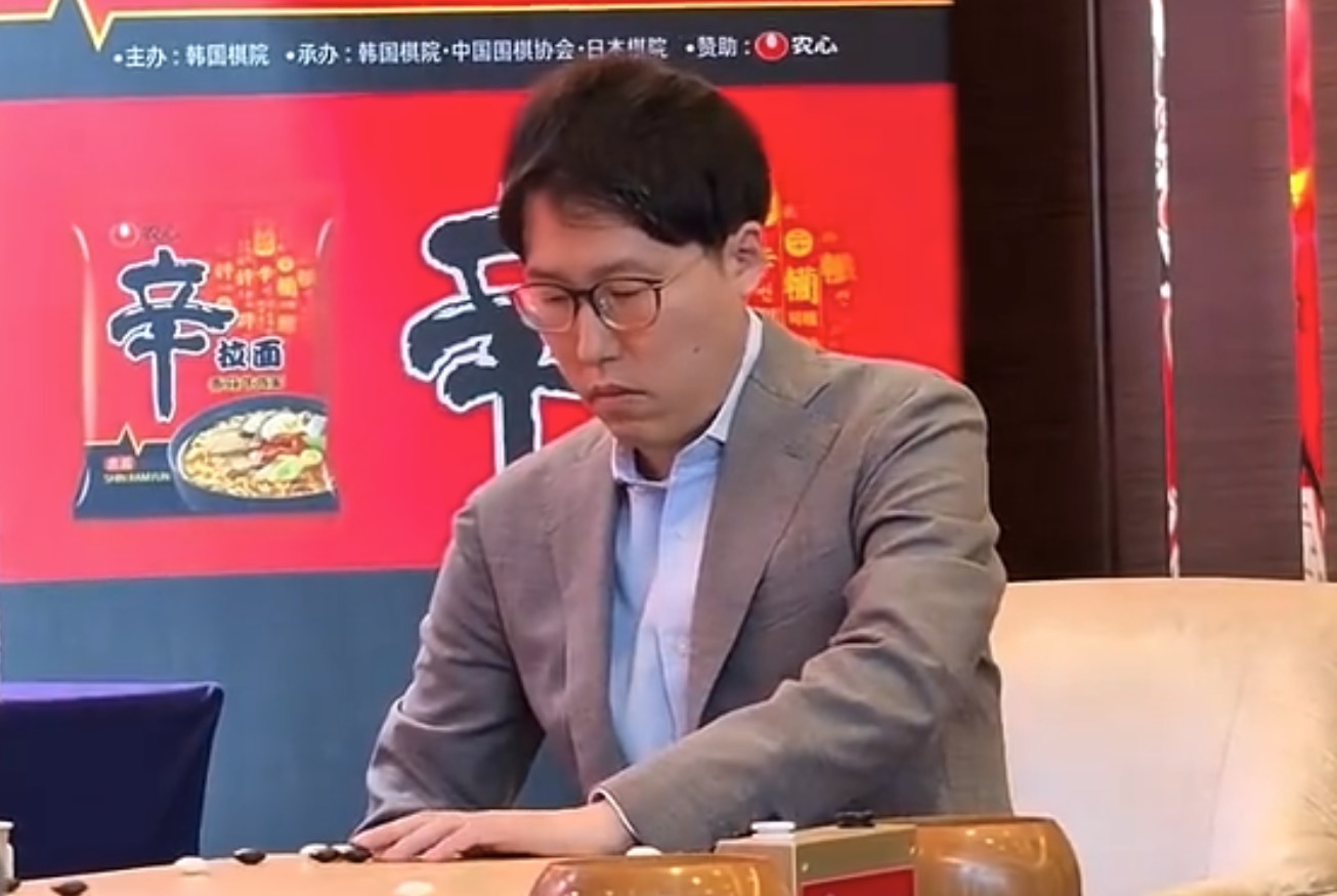 井山裕太九段が丁浩九段に勝利、3連勝達成