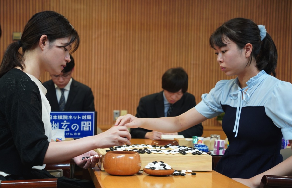 上野愛咲美女流名人が2連勝で防衛