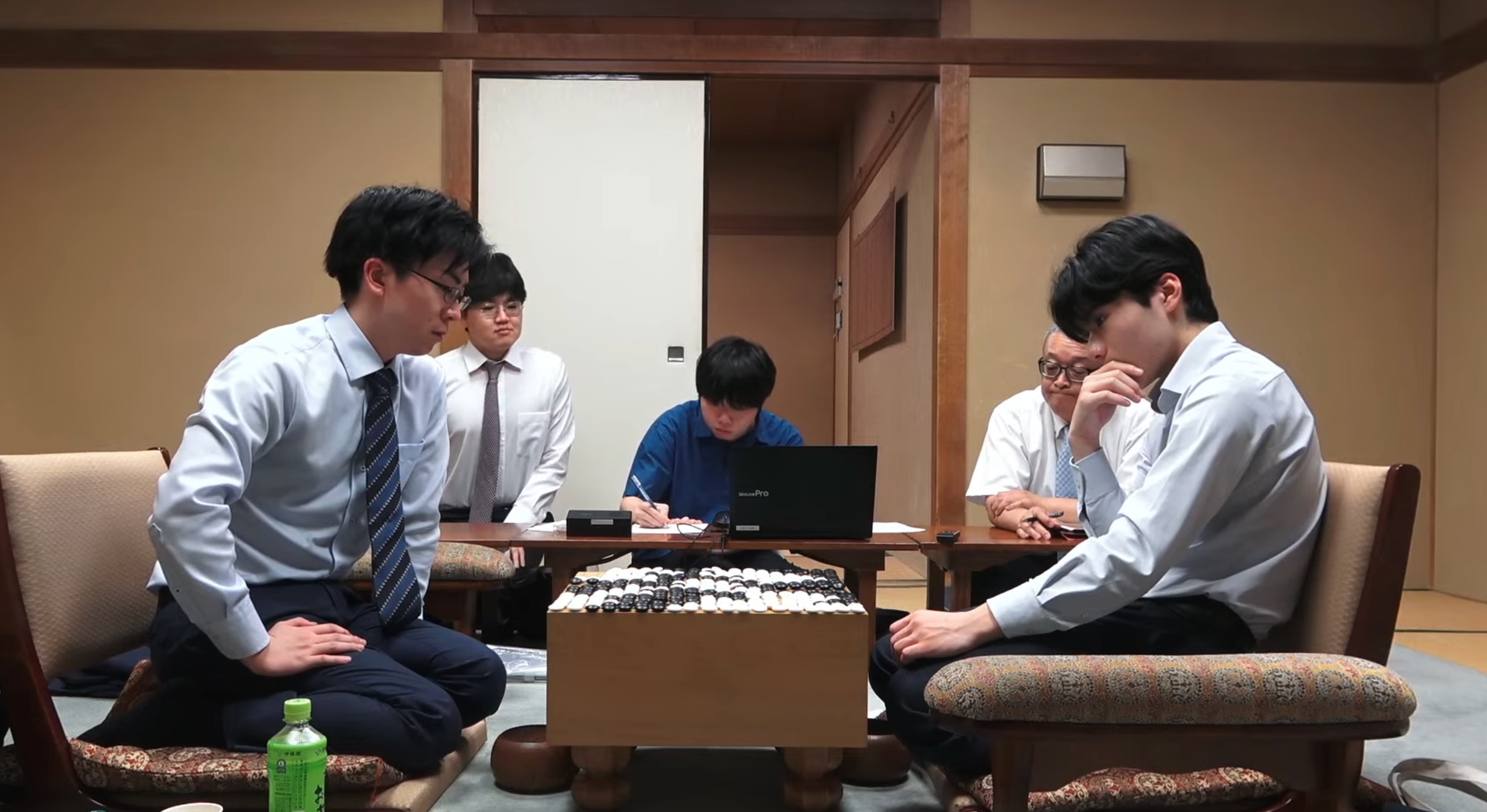芝野虎丸棋聖が首位キープ、桑原樹七段は陥落決定