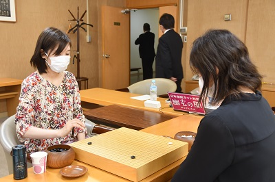 【第7期立葵杯挑戦者決定戦準決勝】(黒)鈴木歩七段 対 謝依旻六段(白) 